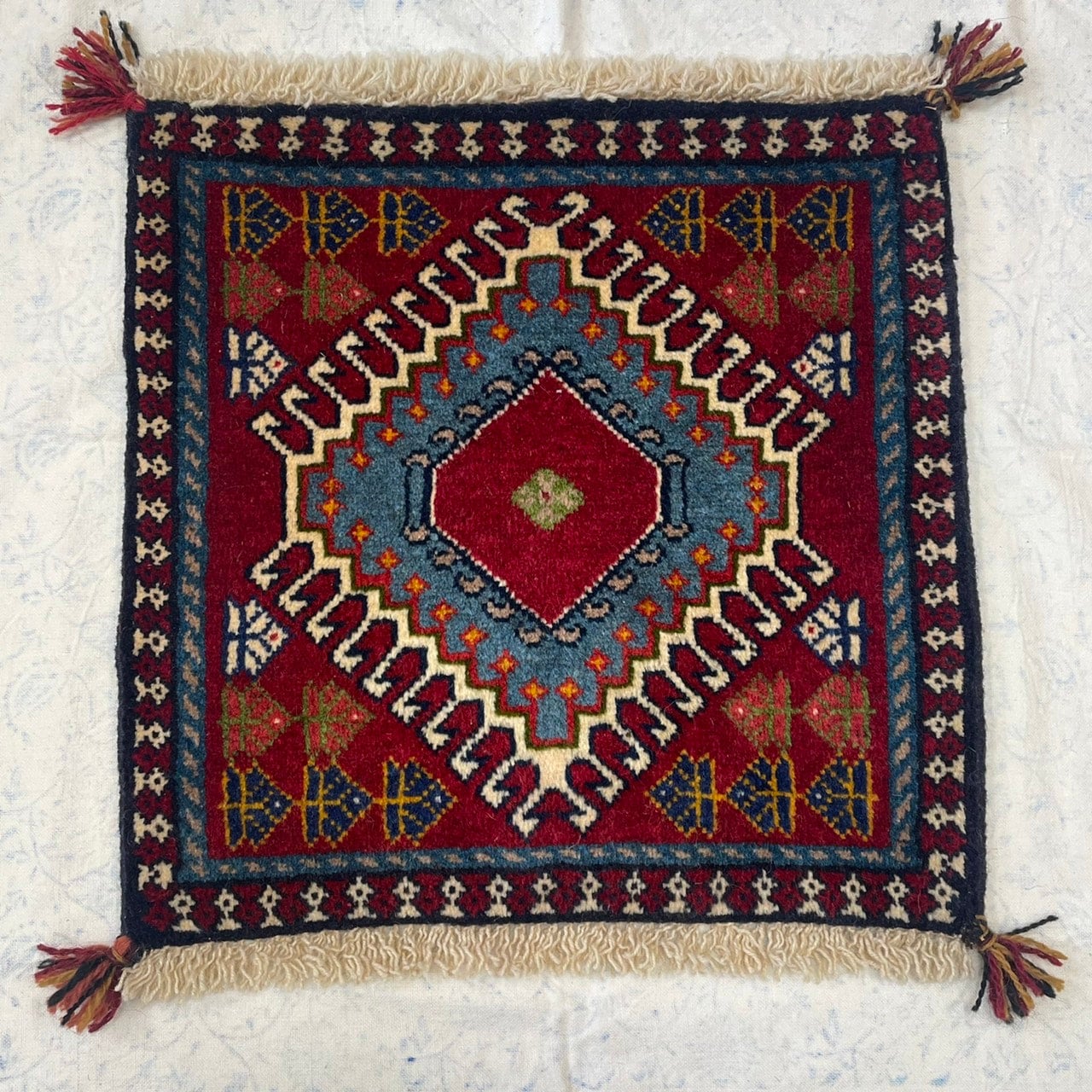 ペルシャ絨毯　ヤラメ絨毯　座布団　手織り　イラン　座布団ヤラメ(6) ペルシャ絨毯 ヤラメ絨毯 座布団 手織り イラン 座布団ヤラメ(6)