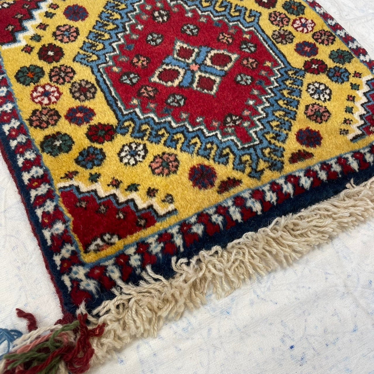 ペルシャ絨毯 ヤラメ絨毯 座布団 手織り イラン 座布団ヤラメ(5) セミ